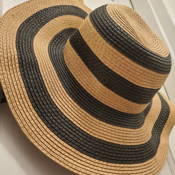 Sunhat - Picture 2 of 2